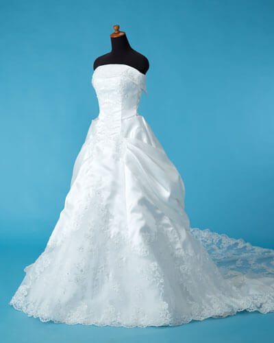 純白のウェディングドレス